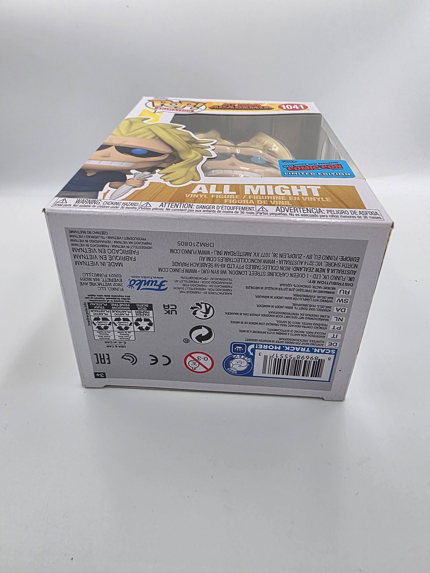 All Might with bag and umbrella - #1041 - Funko Pop! - My Hero Academia - NYCC 2021 Exclusive